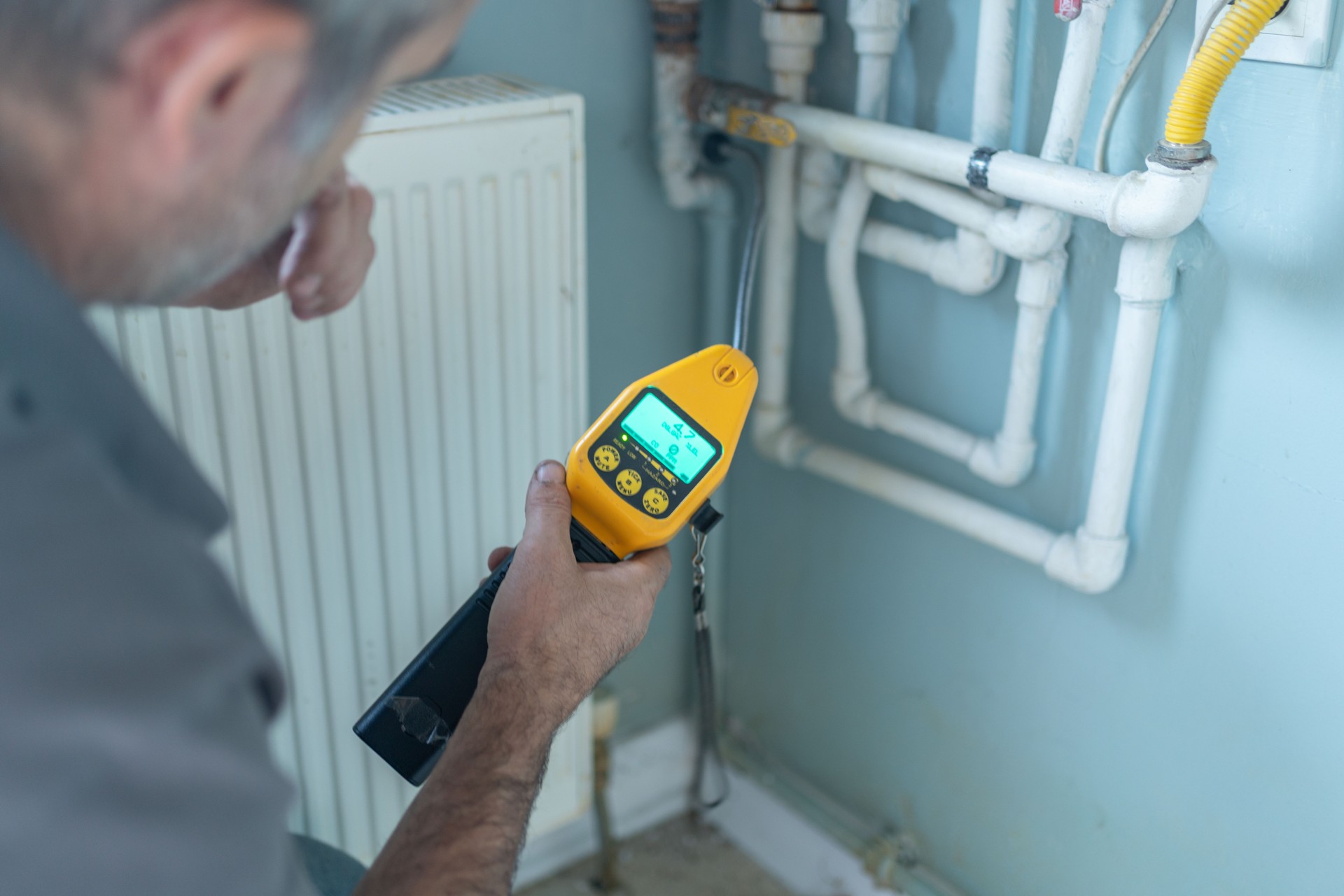 Check Gas Leak With Digital Gas Detector
